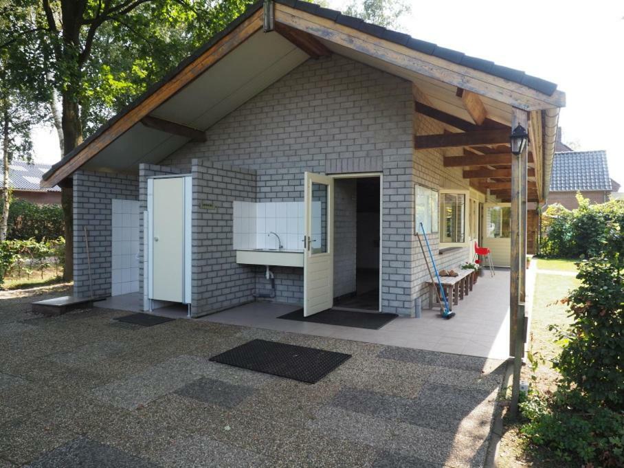 Chalet - Camping 'T Dekske Wintelre Zewnętrze zdjęcie